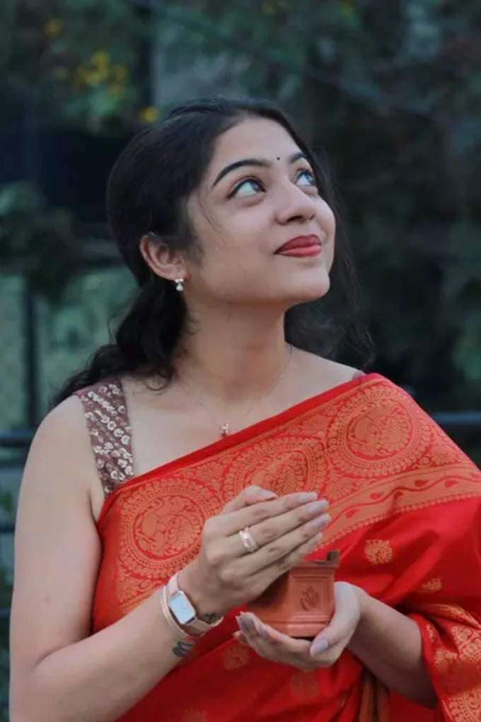 Varsha bollamma glamour photos in red colour traditional saree