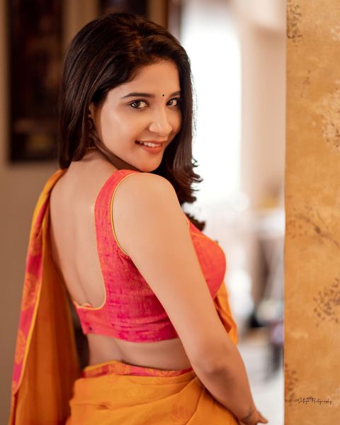 Sakshi agarwal hot and glamour photos in yellow color saree getting viral