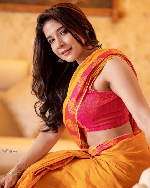 Sakshi agarwal hot and glamour photos in yellow color saree getting viral