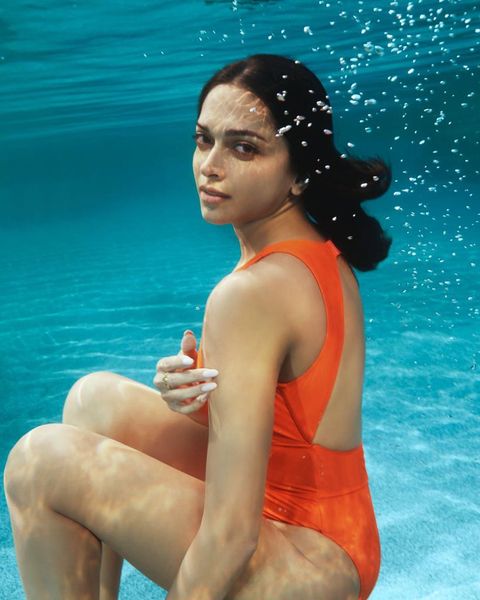 Deepika padukone hot photos in bikini dress in swimming pool getting viral