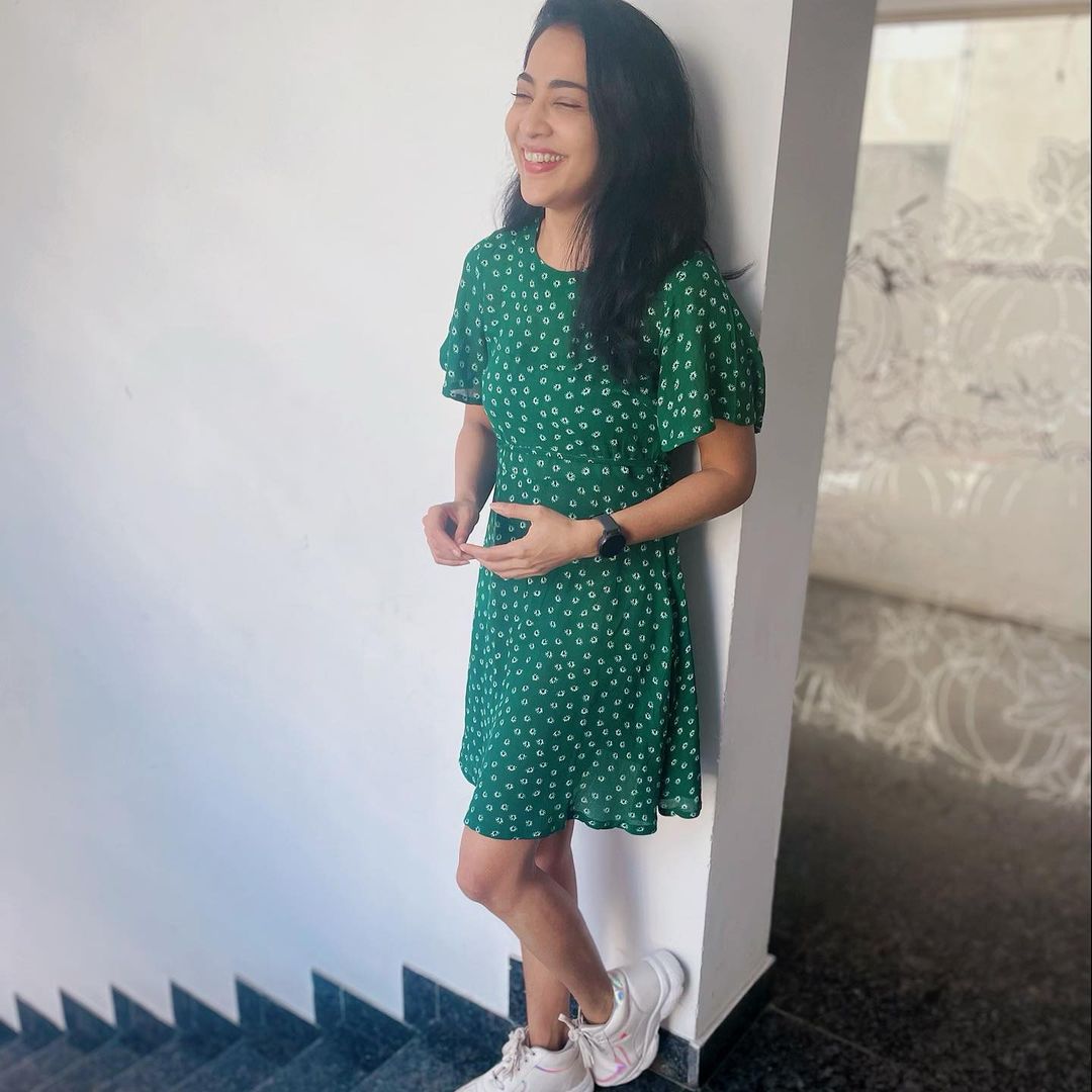Vj ramya hot photos posing in short green dress