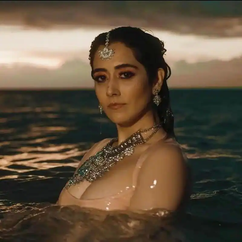 Jonita gandhi hot video song getting likes and shares on internet