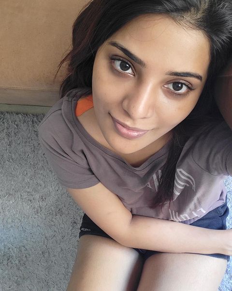 Aathmika top angle thigh show selfie photos viral