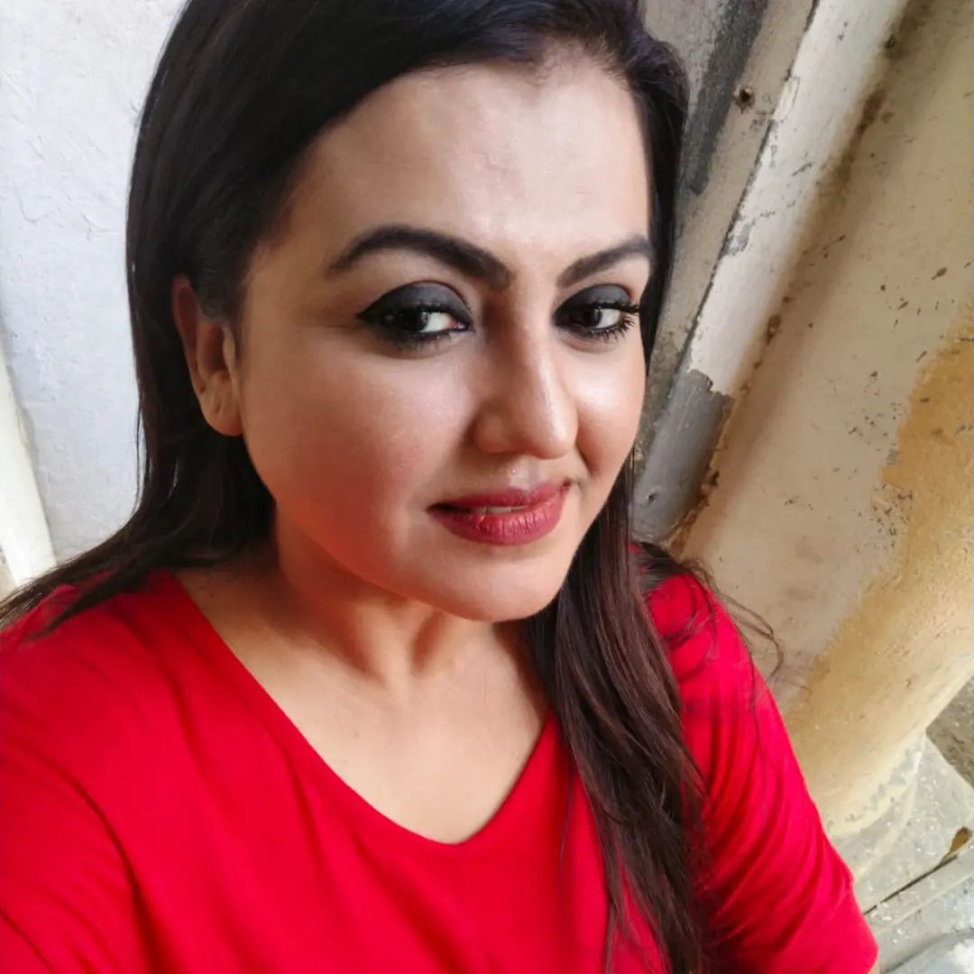 Actress sona latest photos in red single top goes viral