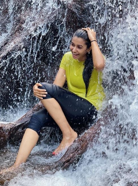 Priya bhavani shankar latest hot photos enjoying in waterfalls