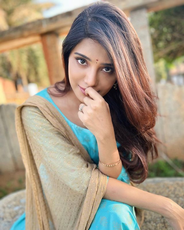 Athmika latest modern and traditional photoshoot pics on instagram