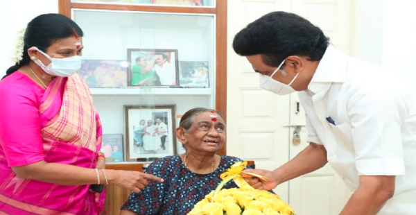 Tamilnadu Chief Minister Mk Stalin Mother Admitted In Hospital Today
