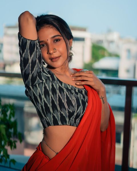 Sakshi agarwal hot photos latest in red colour saree gallery
