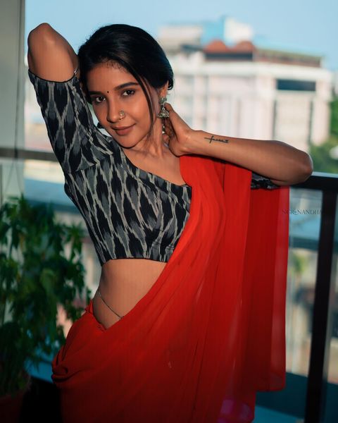 Sakshi agarwal hot photos latest in red colour saree gallery