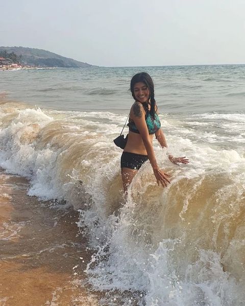Oviya playing in beach waves photos getting viral