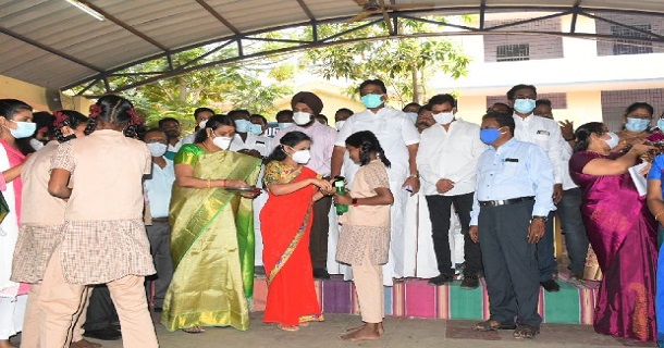 Chennai mayor priya initiated tablet distribution from chennai school