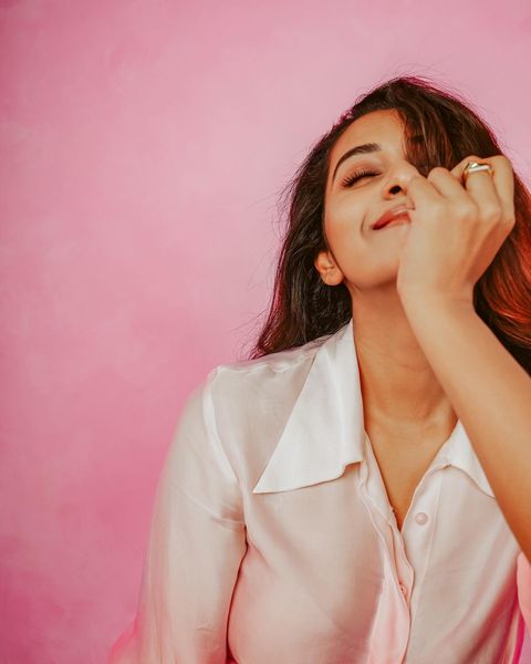 Priya bhavani shankar posing in rose colour velvet shirt hip show getting viral