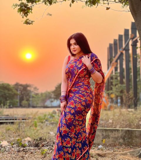 Reshma pasupuleti posing in sunlight photos getting viral