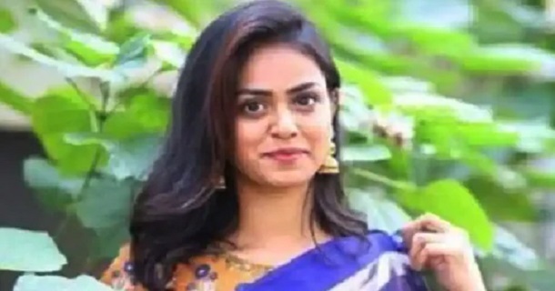 Telungu actress gayathri spot dead in an car accident