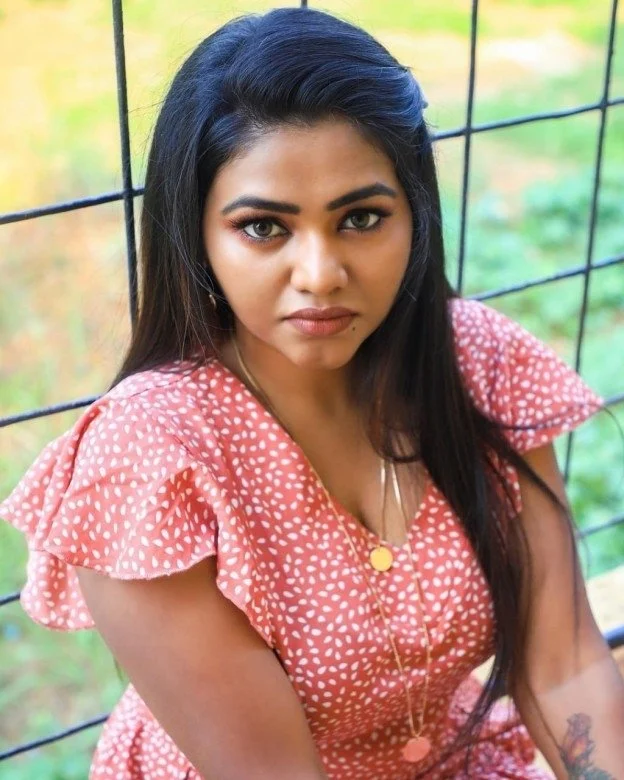 Shalu shammu hot video in pink velvet dress
