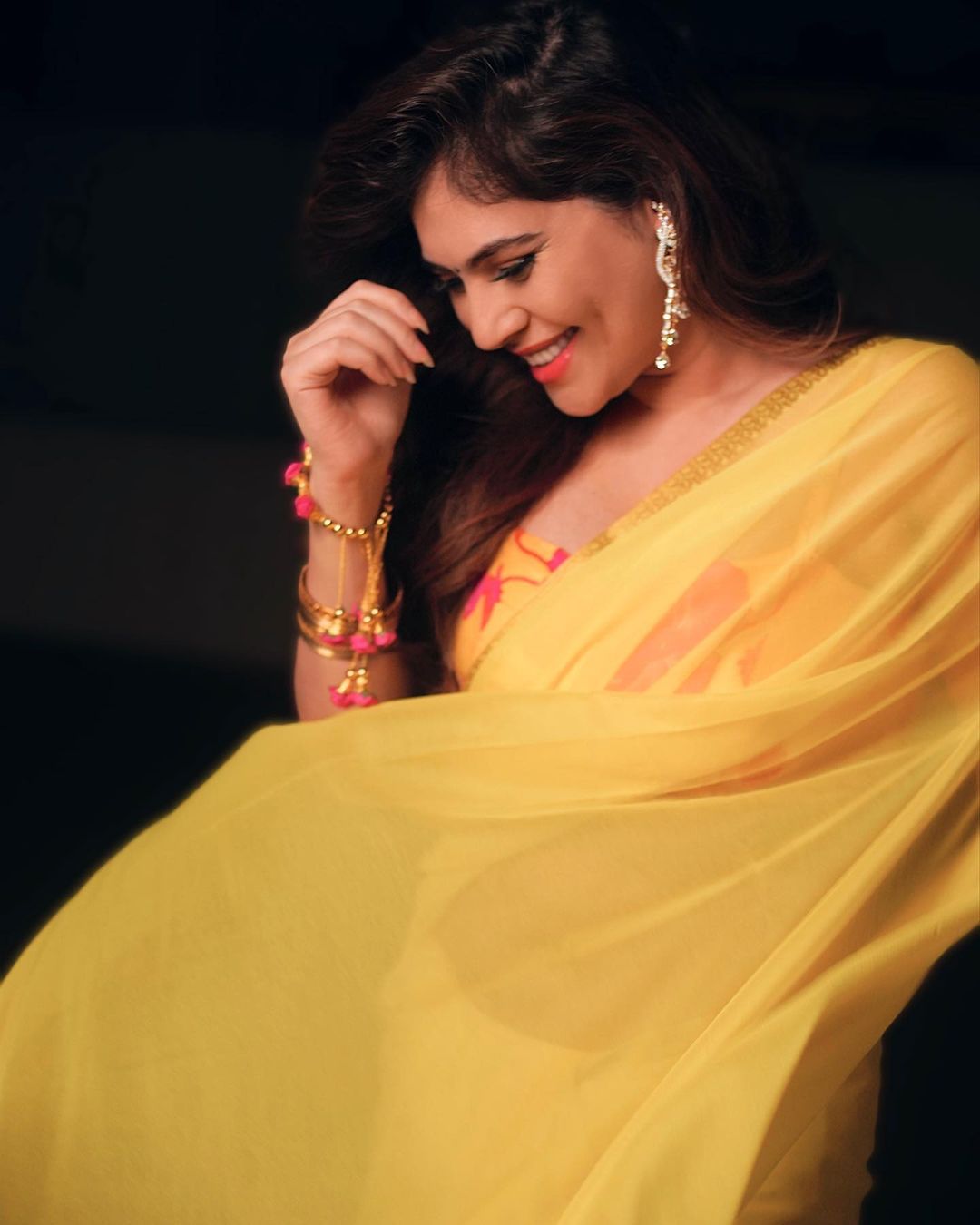 Sherin shringar latest navel show photos in saree