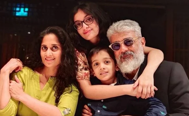 Ajith latest photos with family and fans getting viral on social media