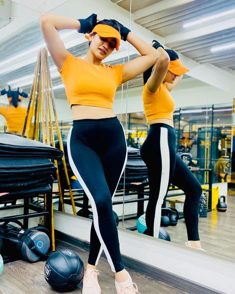 Losliya hot gym photos viral trending
