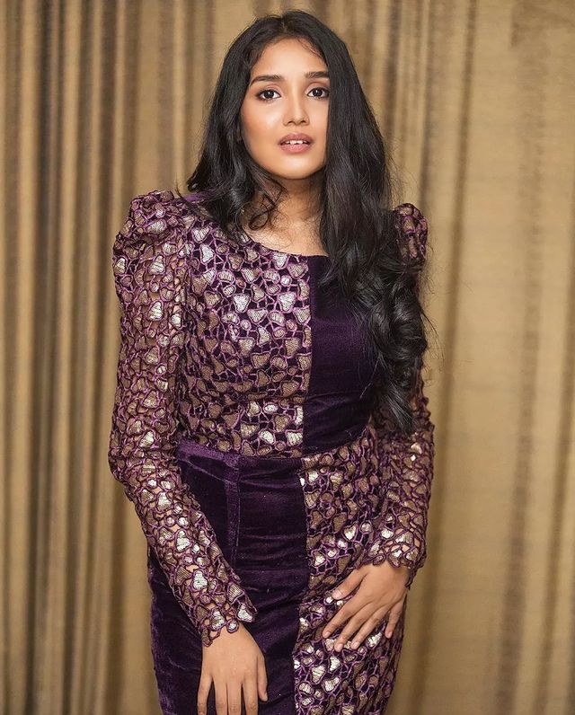 Anikha surendran hot body fit dress photoshoot
