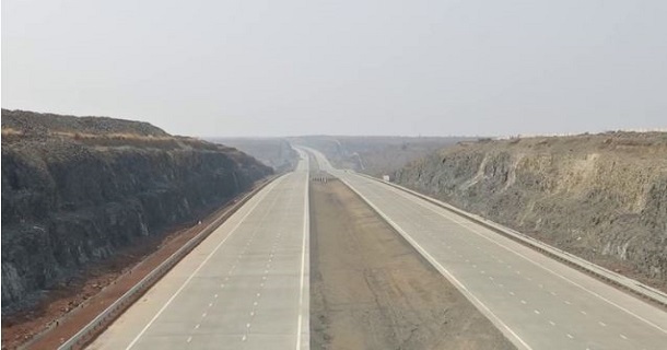 Mumbai to nagpur 701 kms national highway road to build