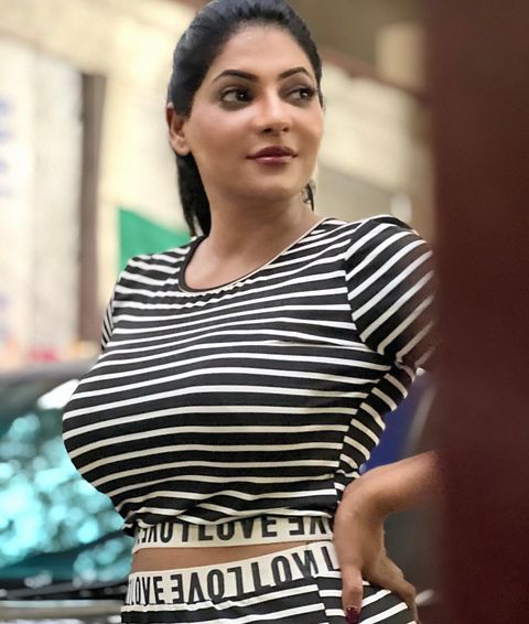 Reshma pasupuleti hot black and white modern dress photos