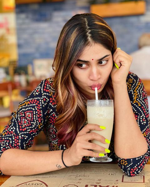 Shivani narayanan hot latest juice drinking photos