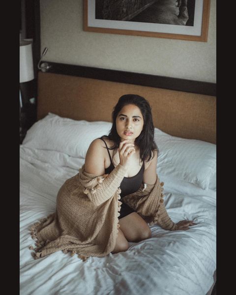 Srushti dange hot single piece dress bedroom photoshoot