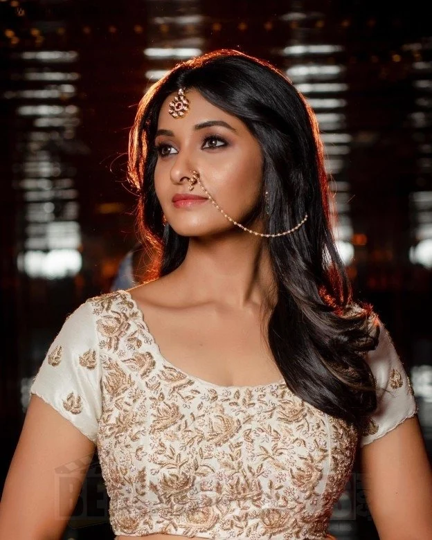 Priya bhavani shankar hot and glamour golden dress photo