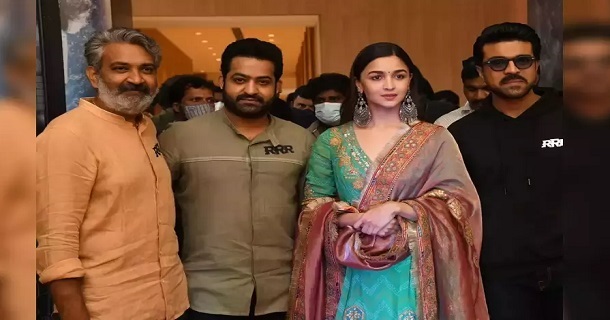 Aliabhatt disappointed on rrr movie and unfollows rajamoulion social media