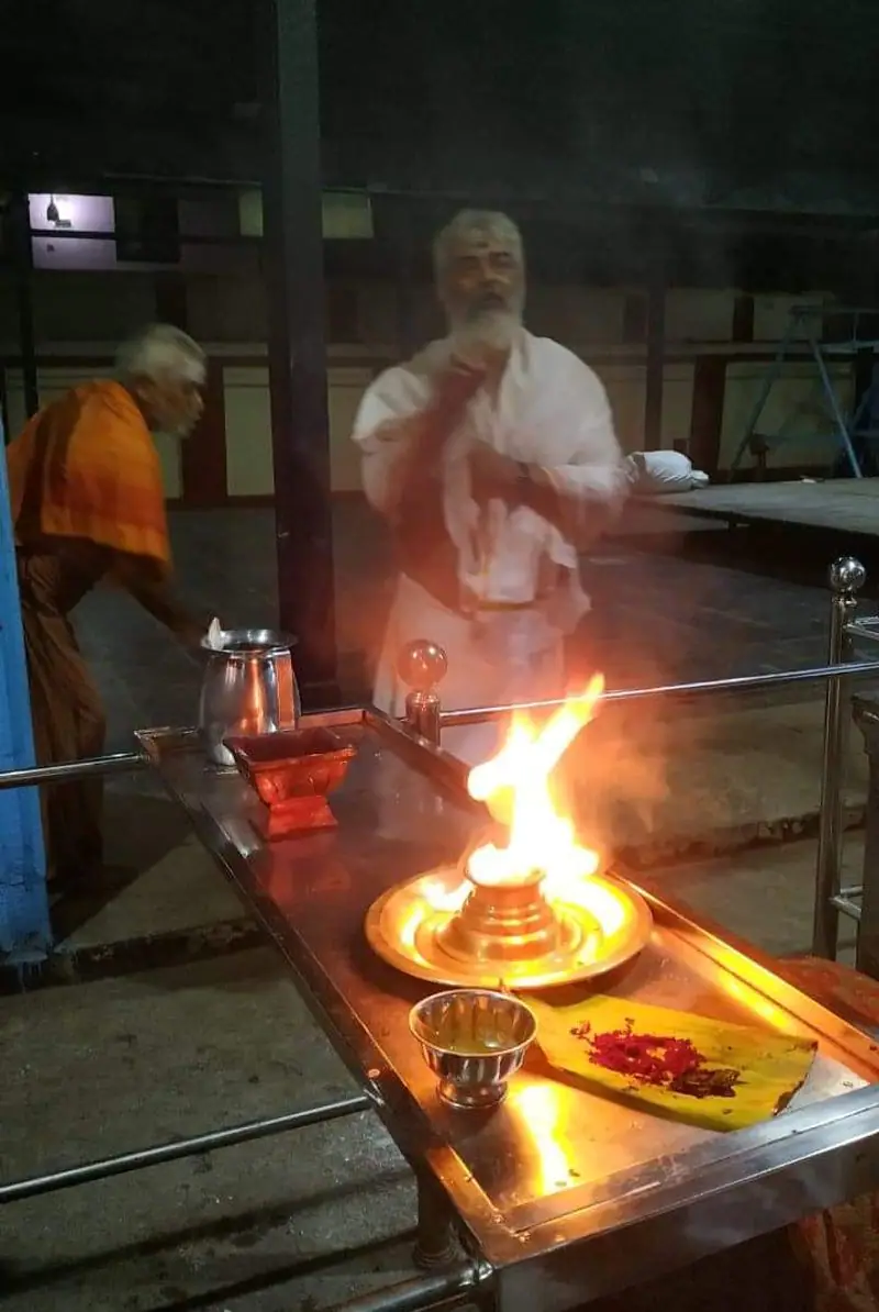 Ajith kumar visits guruvayur temple photos getting viral