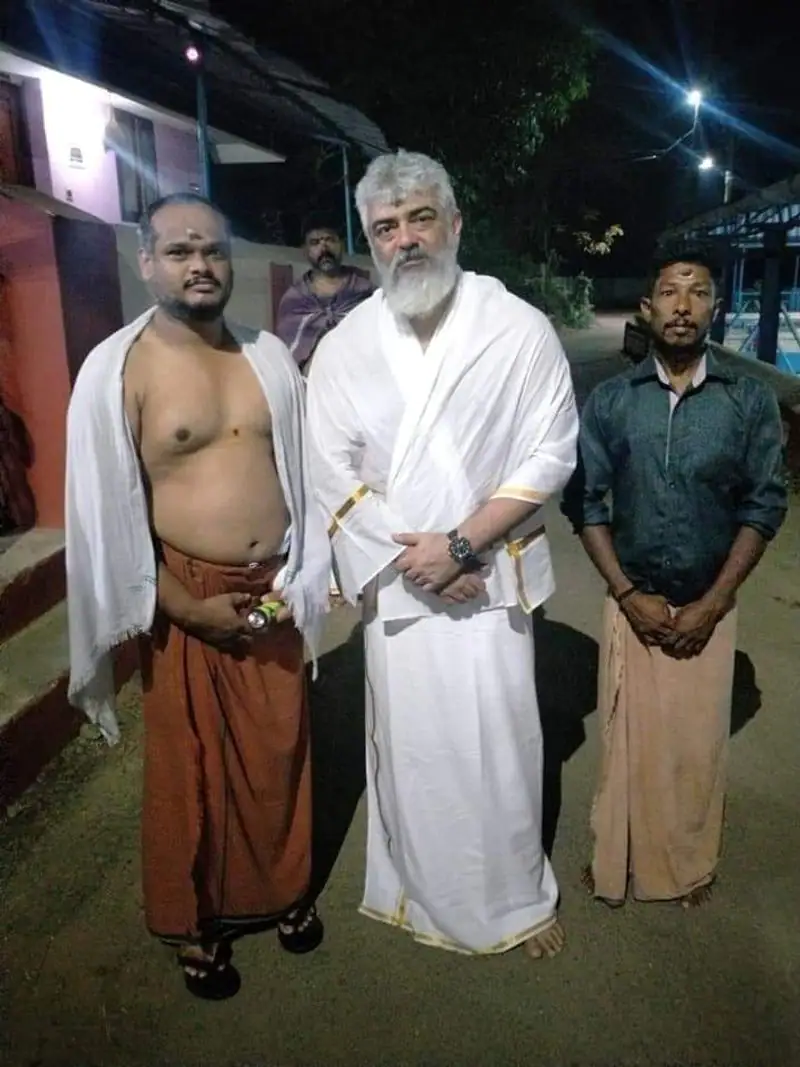 Ajith kumar visits guruvayur temple photos getting viral