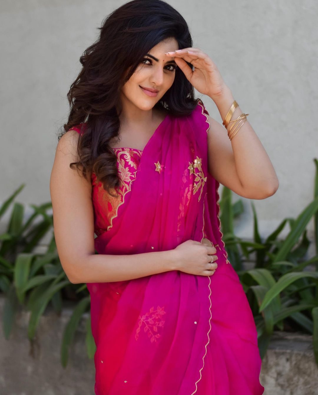 Athulya ravi hot posing in pink traditional half saree getting viral