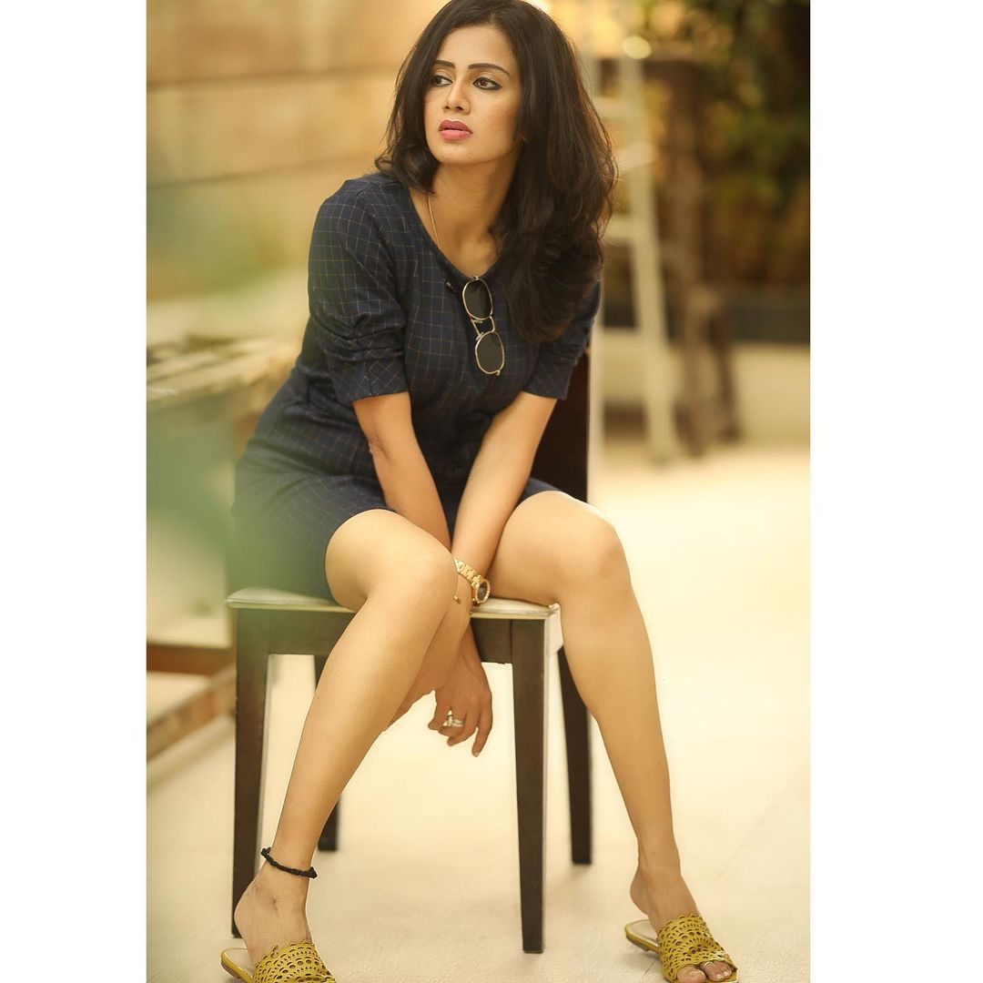 Anjana rangan hot instagram viral photos in short modern dress posted on social media