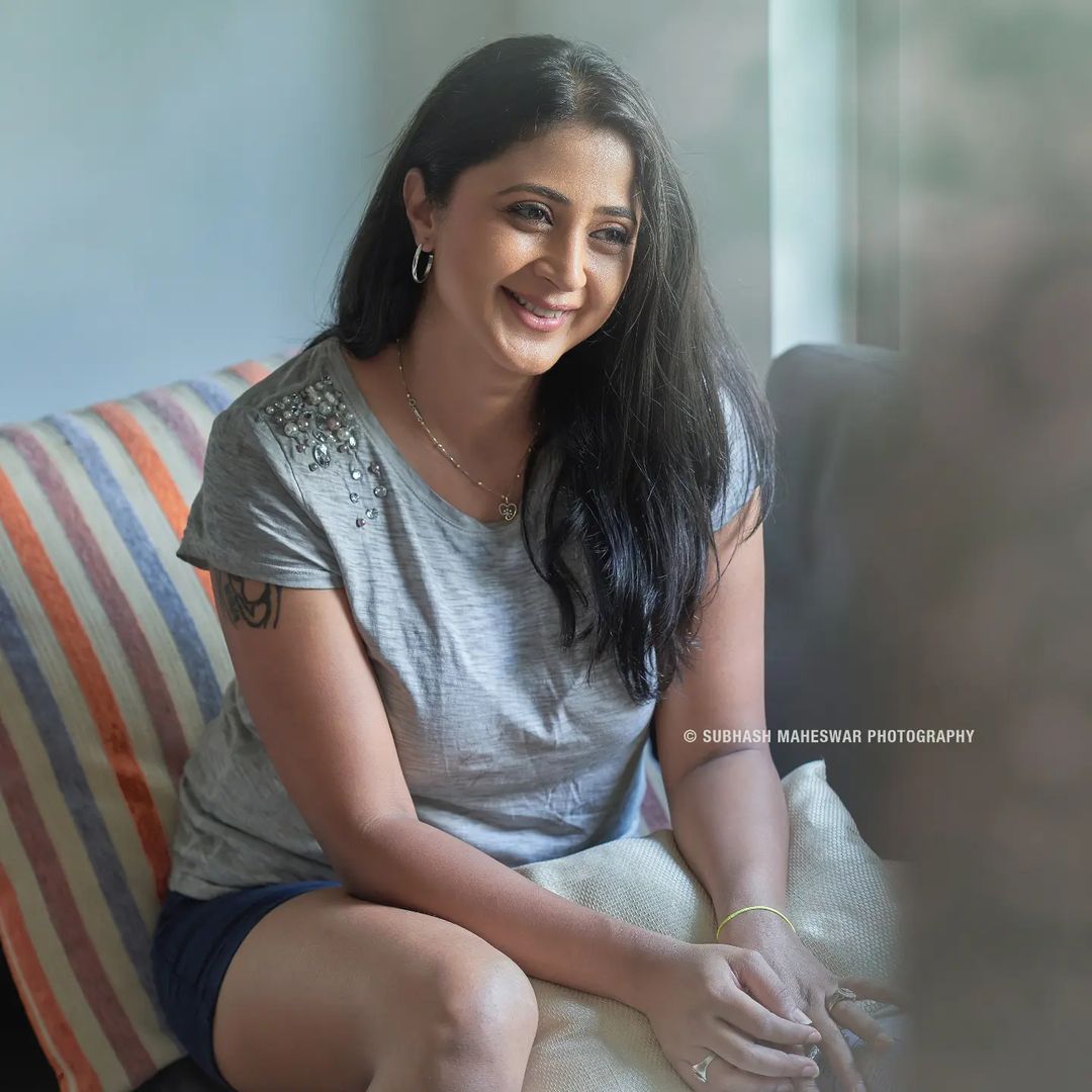 Kaniha hot top and trouser low angle stills shocks fans