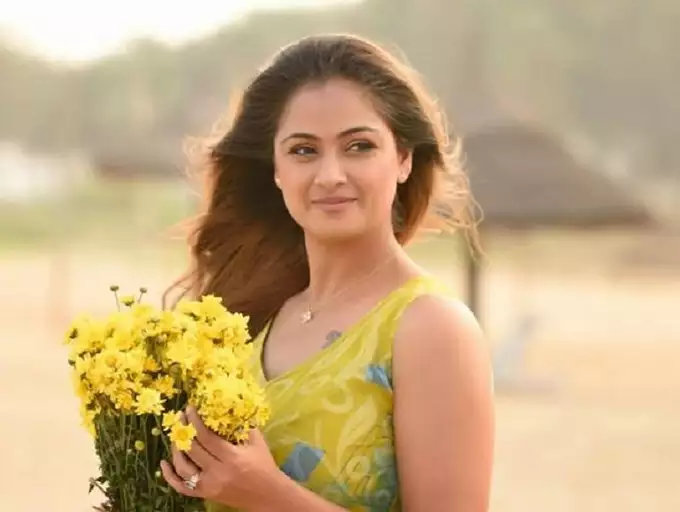 Simran shares vaalee movie song video getting viral on social media