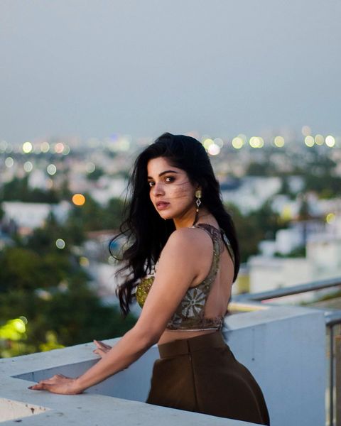 Divyabharathi hot photoshoot in crop top sleeveless in terrace