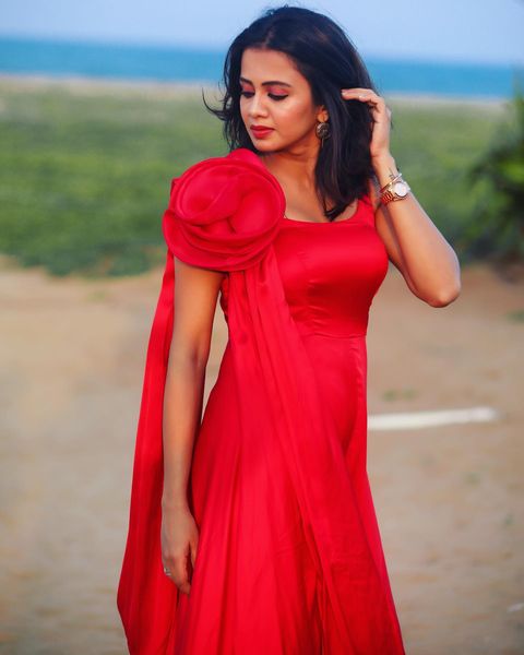 Vj anjana rangan hot red modern gown photoshoot stills
