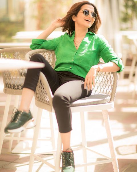 Divyadharshini a dd hot latest photos in green modern suit trending on social media