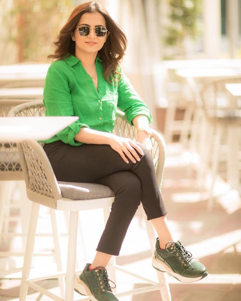 Divyadharshini a dd hot latest photos in green modern suit trending on social media