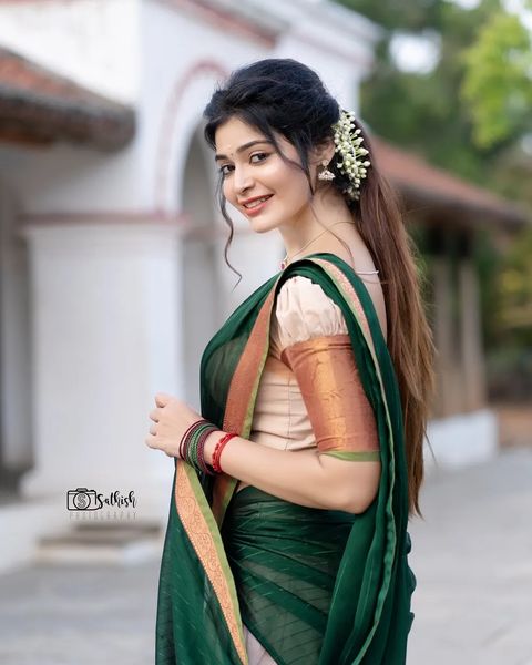 Dharsha gupta hot in half saree complete traditional impressing her followers
