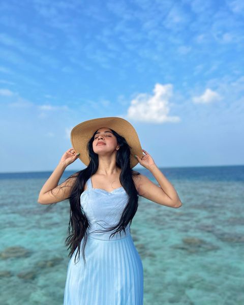 Divyabharathi hot photos taken in maldives vacation trip posted on social media