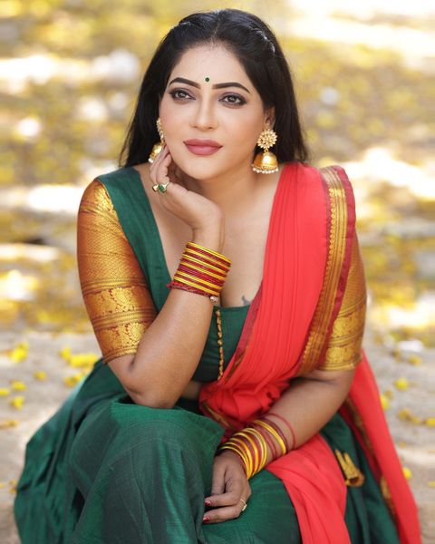 Reshma pasupuleti hot modern dress photoshoot navel show