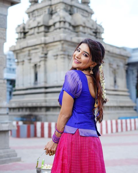 Sakshi agarwal hot posing in traditional outfit in temple