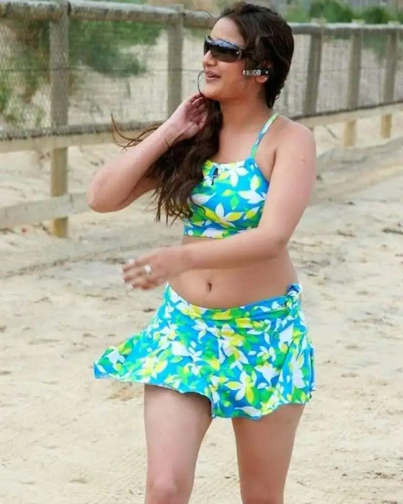 Sonia agarwal hot bikini photos and glamour stills getting viral