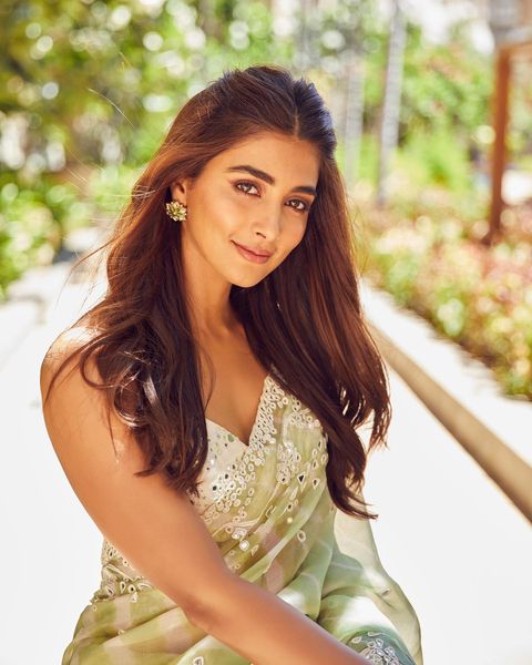 Pooja hegde latest hot photos in new york getting viral on social media