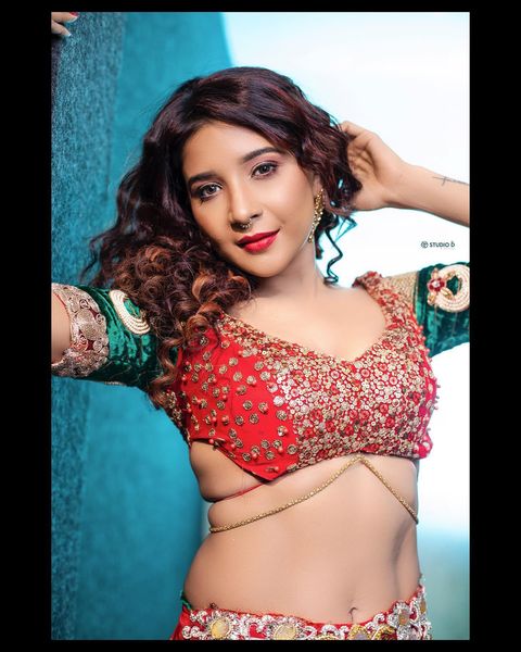 Sakshi agarwal hot photoshoot for famour oo solriya song number