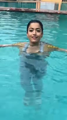 Rashmika mandanna hot funny video in swimming pool