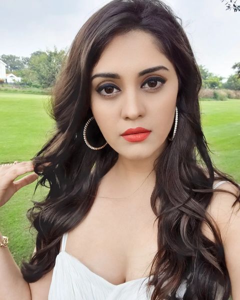 Surbhi hot photos in tight fit dress posted on social media