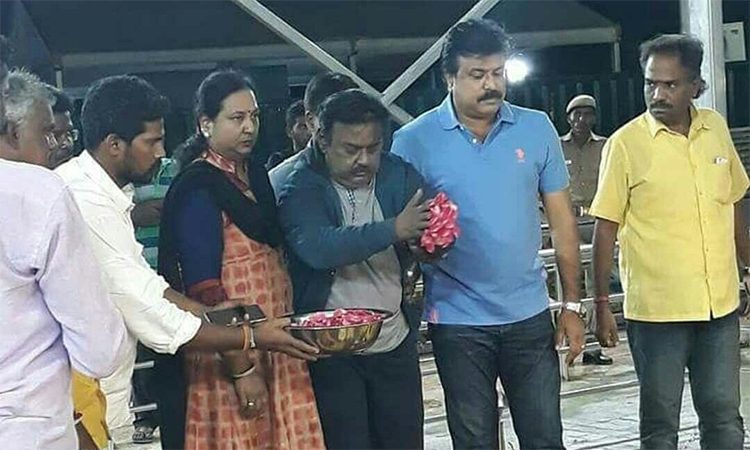 top popular actor wished vijayakanth on his birthday meeting in person
