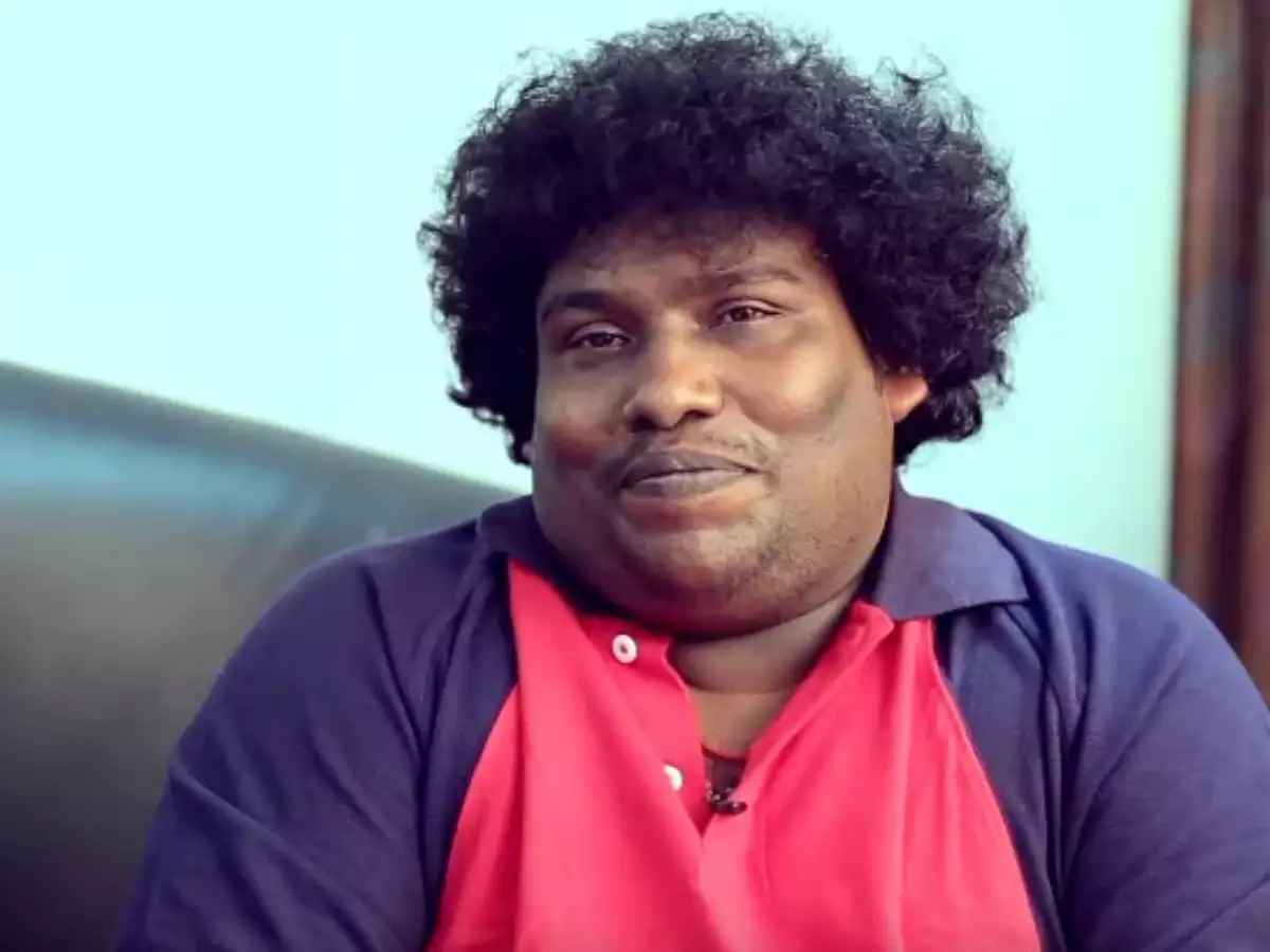 producer beaten in nude because of money issue on yogi babu shoe movie information getting viral